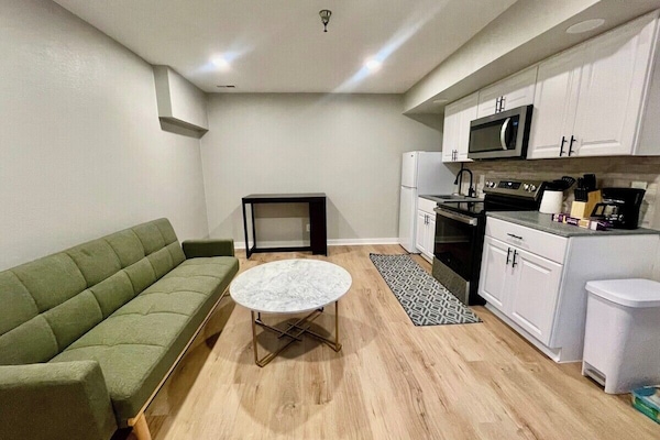 Discover simple living, steps from Aksarben adventures. Your city hub.