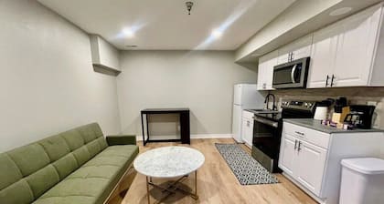 Aksarben Modern 1Bed ground level with parking