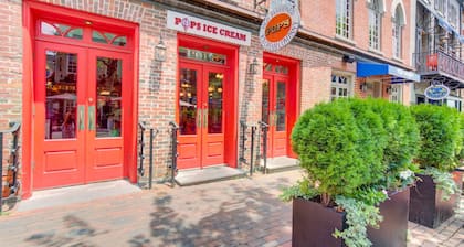 HEART of Old Town! Historic 1BR! 99 Walk Score!