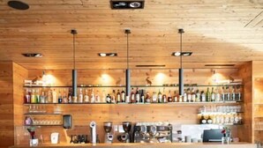 Bar (in der Unterkunft)