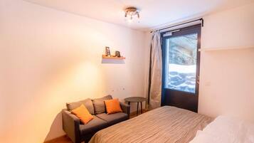 In-room safe, blackout drapes, soundproofing, free WiFi