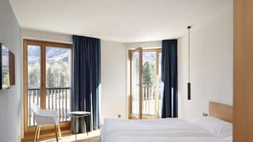 In-room safe, blackout drapes, soundproofing, free WiFi