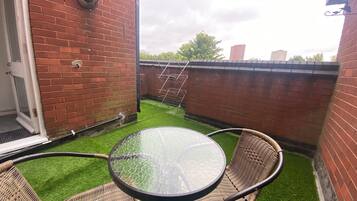 Apartment | Outdoor dining