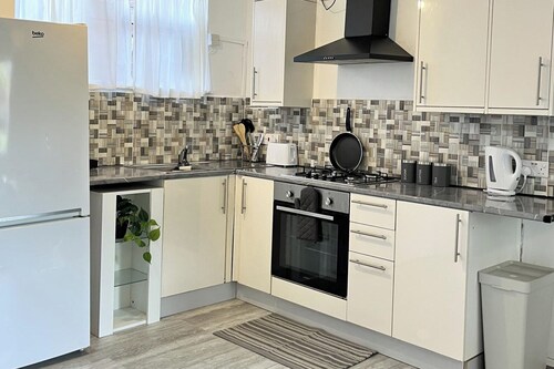 Apartment - Sleeps 2 & Free Parking