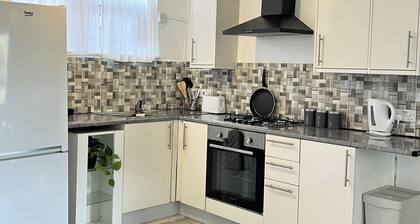 Apartment - Sleeps 2 & Free Parking