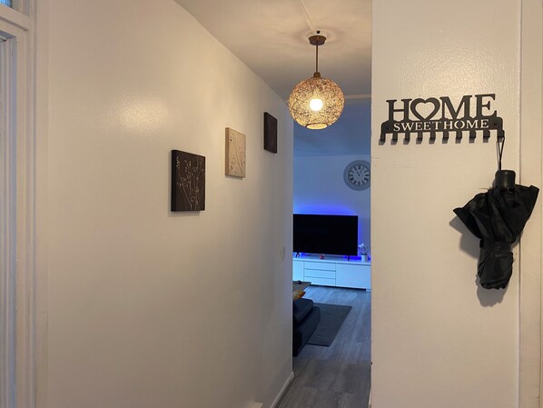 Apartment | Badezimmer | Dusche, Handtücher, Toilettenpapier