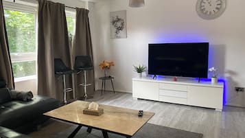Apartment | Ruang tamu | TV