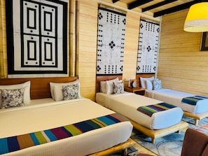 デラックス 4 人部屋 | エジプト綿のシーツ、高級寝具、低反発ベッド、ミニバー (無料)