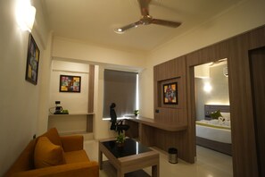 Estudi clàssic, balcó, vistes a la ciutat | Sala d'estar