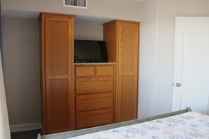 1 chambre, fer et planche à repasser, accès Internet