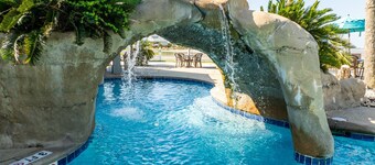 18 Fiddlers Cove - Resort Acess and Golf Cart Always Included!