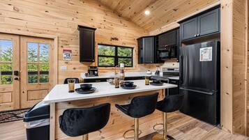 ثلاجة، ميكروويف، فرن، موقد طهي مسطح