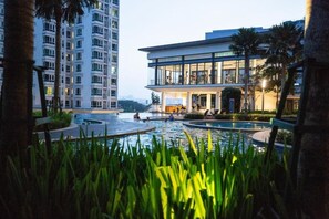 Outdoor pool - Velocity Suites KL Homestay (Kuala Lumpur)