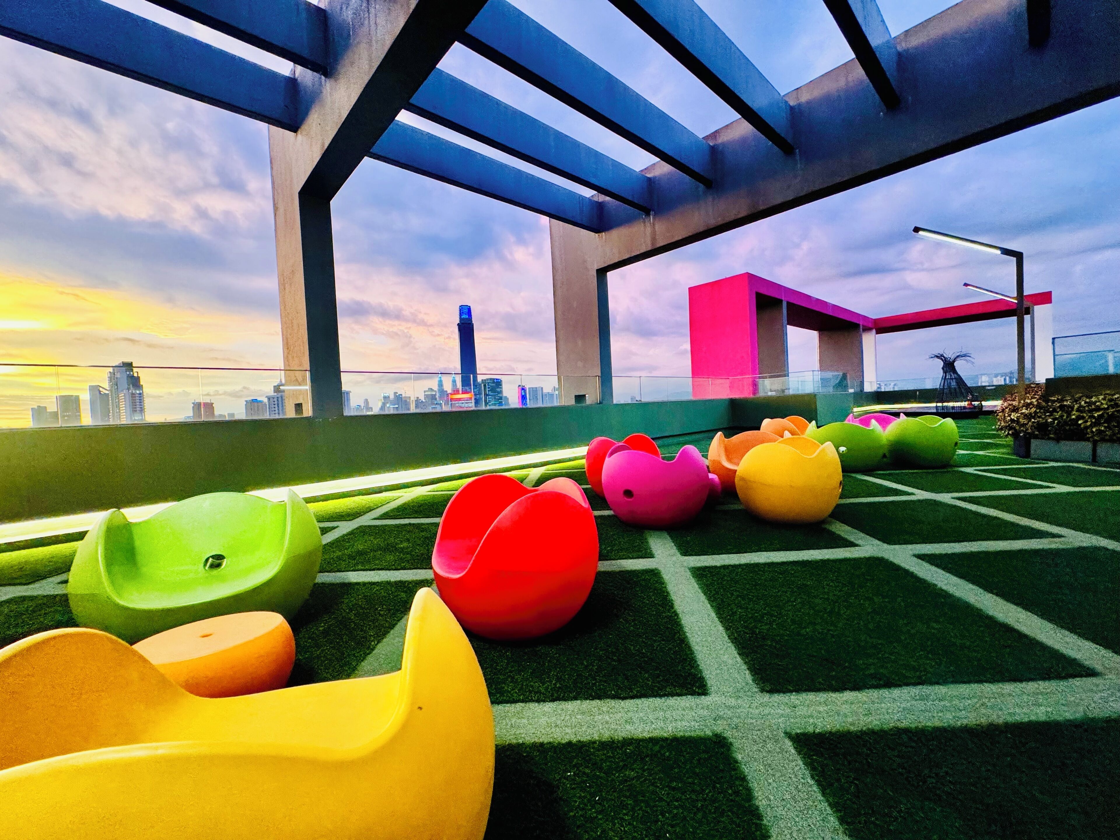 Apartamento conforto, 2 quartos, vista para a cidade | Terraço/pátio