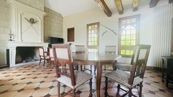 Daily buffet breakfast (EUR 15 per person)