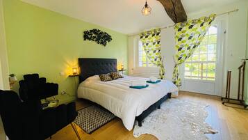 Suite vue sur la Loire et le parc du Domaine Jeanne de Laval | Décoration personnalisée, ameublement personnalisé