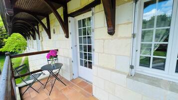 Deluxe tweepersoonskamer, 1 queensize bed, uitzicht op tuin | Terras