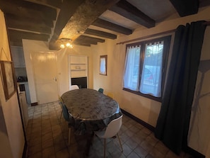 Lodge Domaine Jeanne de Laval | Living area | 32-inch TV with satellite channels, Netflix, Hulu
