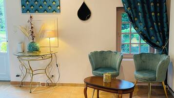 Dobbeltrom – superior, 1 queensize-seng, hageutsikt | Individuelt dekorert, individuelt innredet og lydisolert