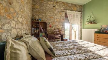 3 makuuhuonetta, silitysrauta/-lauta, Wi-Fi, vuodevaatteet