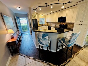Fridge, microwave, oven, dishwasher - St Pete Beach Waterfront Pool 2/2 Luxury Wi-Fi (St Pete Beach)