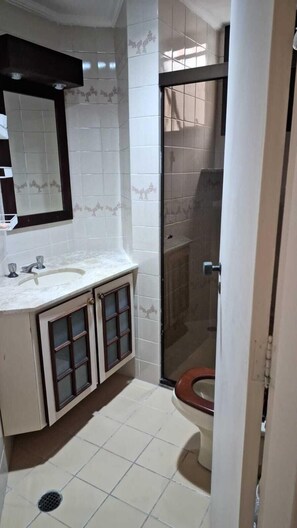 Departamento tradicional, 3 habitaciones, balcón, vista a la montaña | Baño | Papel de baño 