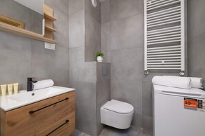 Dusche, Haartrockner, Shampoo