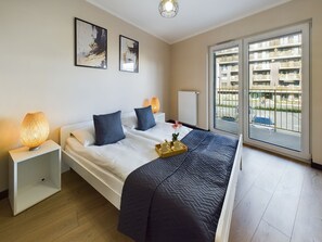 Appartement, 1 chambre, balcon | 1 chambre, bureau, espace de travail pour ordinateur portable