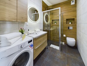 Bathroom - Cozy Apartment With Parking by Renters (Kraków)