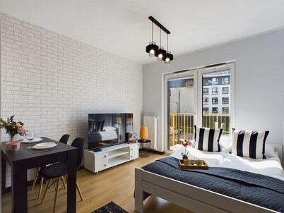 Unique Studio With Parking by Renters
