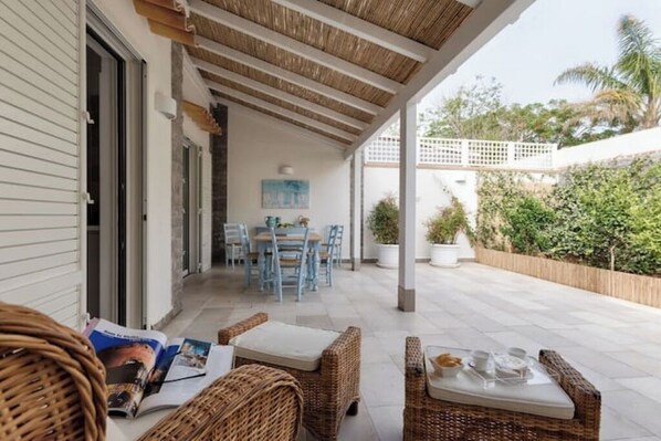 Outdoor dining - Villa Heima Ponente (Isola delle Femmine)