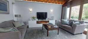 TV, fireplace, stereo, offices