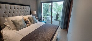 3 habitaciones, tabla de planchar con plancha, internet y ropa de cama 