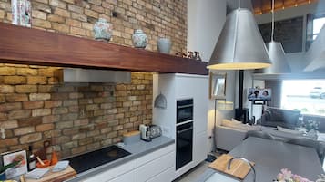 Refrigerador, microondas, horno y lavavajillas