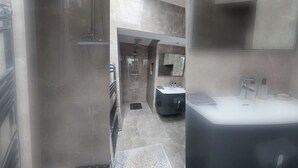 Douche, sèche-cheveux