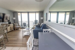 Living area - New on the Rental Market is this Ocean Front Condo (Murrells Inlet)