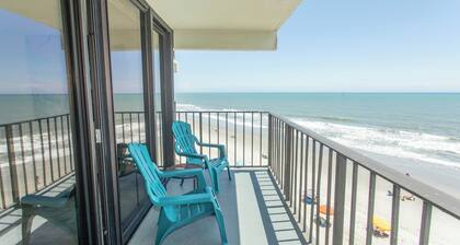 The Wacky Pelican - Oceanfront Two Bdrm Condo
