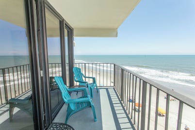 The Wacky Pelican - Oceanfront Two Bdrm Condo