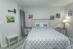 2 bedrooms, free WiFi - The Wacky Pelican - Oceanfront Two Bdrm Condo (Murrells Inlet)