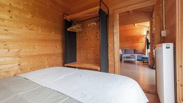 1 slaapkamer, een strijkplank/strijkijzer, reisbedje, wifi