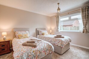 2 bedrooms, iron/ironing board, free WiFi, bed sheets - Pebblelight | Winterton Cottages (Winterton-on-Sea)