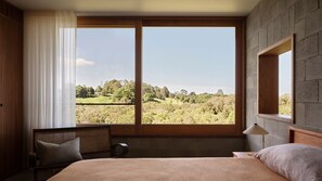 4 bedrooms, desk, iron/ironing board, WiFi