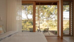 4 habitaciones, escritorio, tabla de planchar con plancha y wifi 