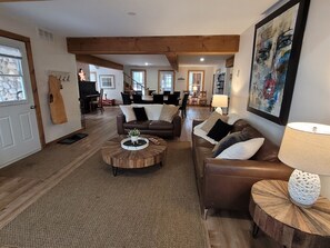 TV connectée, cheminée, espaces bureaux