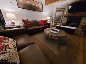 TV connectée, cheminée, espaces bureaux