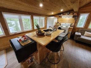 Fridge, microwave, oven, stovetop - Intimate Cottage plus Loft with Epic Lake Views (Val-des-Monts)