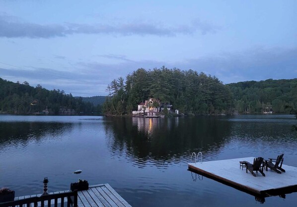 Property grounds - Intimate Cottage plus Loft with Epic Lake Views (Val-des-Monts)