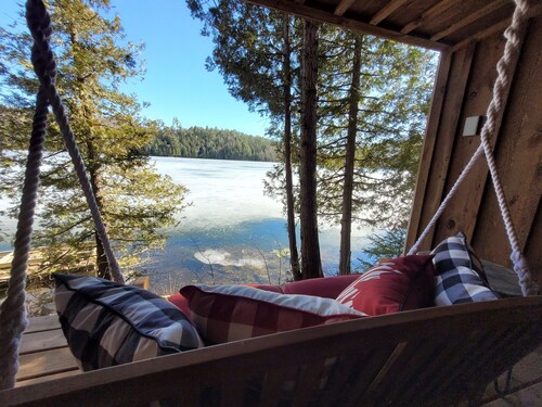 Romantic Cottage with Epic Lake Views