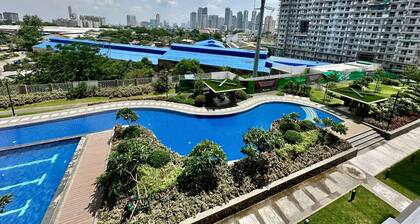 Chic & Cozy 2 bedroom Condo Unit w/ Pool View - Kize Staycation