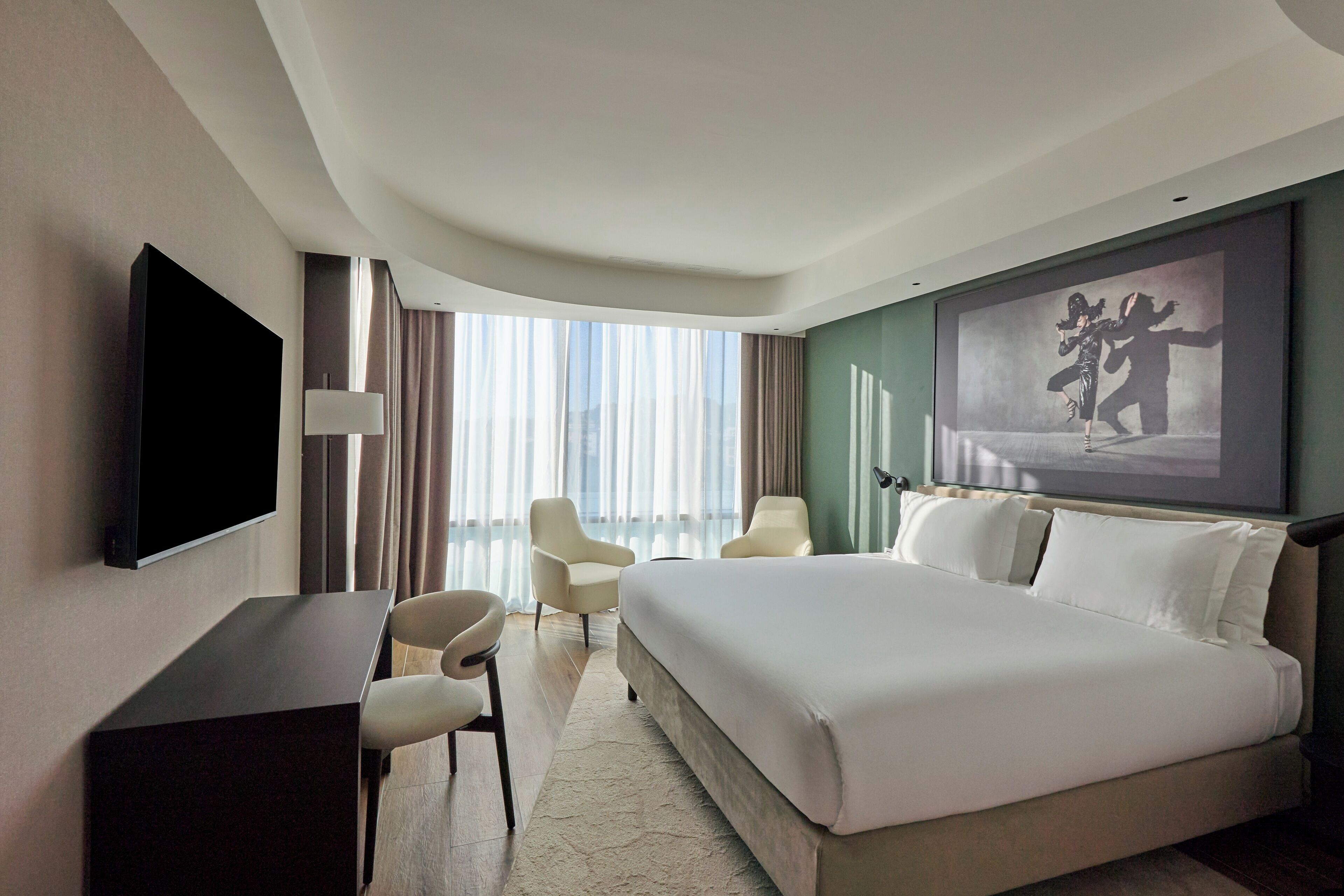 Suite | Minibar, in-room safe, desk, soundproofing